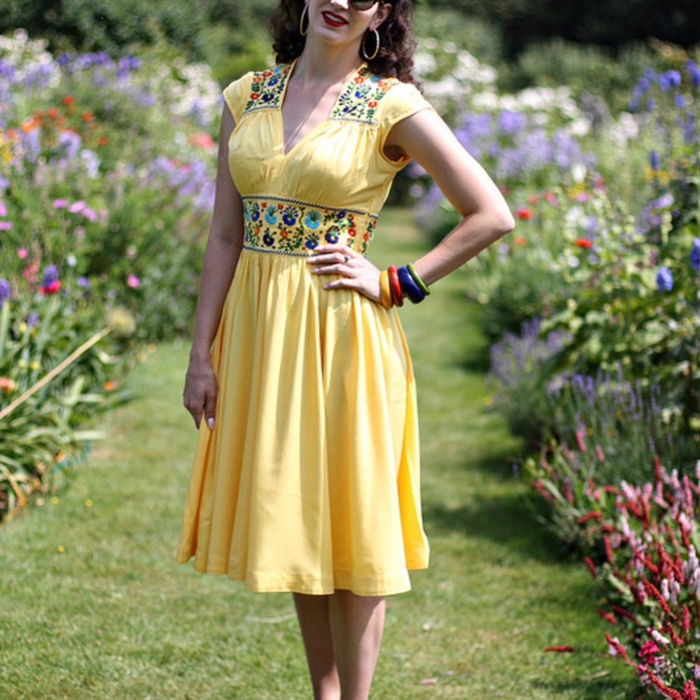 ISO- Trashy Diva Del Rio dress in yellow